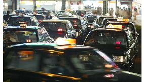 Liberalization hits Osaka taxi drivers hard