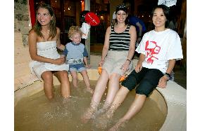 Japanese begin footbath service in cafe in Athens