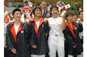 Japanese wrestling team leaves for Athens