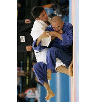 (1)Uchishiba grabs judo gold