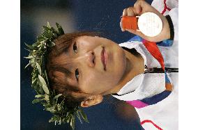 (2)Yokosawa wins silver in women's judo