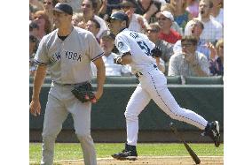Ichiro homers against Yankees