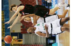 (2)Japan's women pick up 1st win at Athens basketball