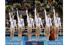 (2)Romania wins women's gymnastics team gold