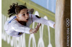 (3)Romania wins women's gymnastics team gold