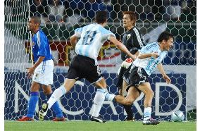 (1)Argentina beat Japan in soccer friendly