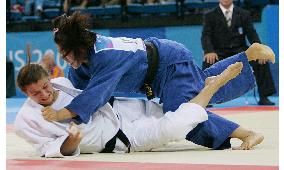 Ueno advances to semifinals in judo