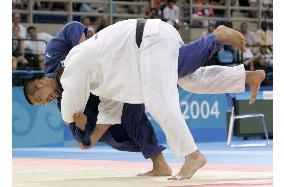 (2)Suzuki advances semifinals at Athens judo