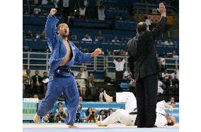 (2)Japan's Suzuki wins gold in Olympic judo