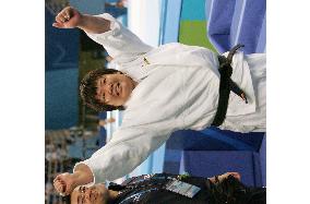 (2)Japan's Tsukada wins Olympic judo