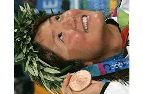 (2)Nakamura wins bronze in women's 200m backstroke