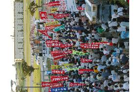 1,200 locals rally in front of U.S. base in Ginowan