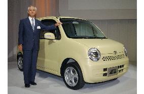 Daihatsu launches new minivehicle targeting women