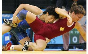 (2)Yoshida wins gold in women's 55kg freestyle wrestling