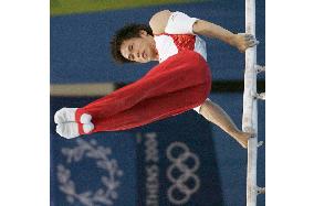 (3)Japan's Tomita takes silver in parallel bars