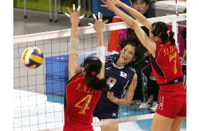 (1)Japan volleyball run ends in Athens quarterfinals