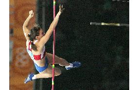 (1)Isinbayeva sets world record in women's Olympic pole vault