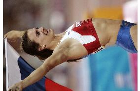 (3)Isinbayeva sets world record in women's Olympic pole vault