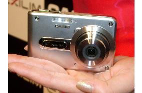 Casio to market world's smallest digital camera with zoom lens