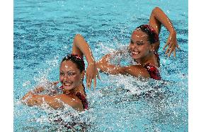 (1)Russia wins gold in Olympic synchronized duet