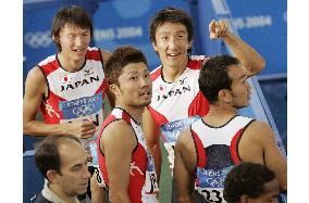 Japanese team advances to 4x100-meter relay