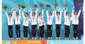 (1)Japan takes silver in team synchro swimming