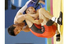 (1)Abas beats Tanabe in men's freestyle wrestling semis