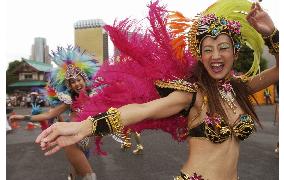 (2)Samba carnival held in Tokyo's Asakusa district