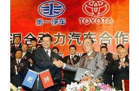 Toyota to make Prius hybrid cars in China in 2005