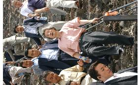 (1)Koizumi visits Mexican ruins