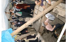 (2)Koizumi visits Mexican ruins