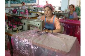 (1)Japanese women make trip on N. Korean ferry