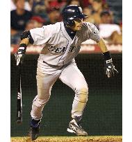(2)Ichiro's hot batting moves him 10 shy of MLB hits record