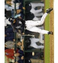 (4)Ichiro breaks MLB record for hits in a season