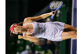 (2)Sharapova beats Stosur in 2nd round match at Japan Open