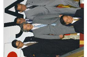 (2)Koizumi arrives in Hanoi for ASEM