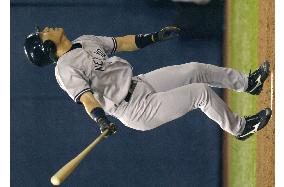 Yankees' Matsui goes 3-for-5 against Twins