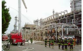 Fire at Nippon Oil refinery in Sendai extinguished
