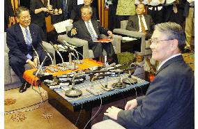 (1)Machimura says Japan, U.S. need to be flexible in realignment talks