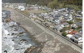 (3)Year's worst typhoon batters Japanese archipelago