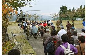 (7)Strong quakes hit Niigata Pref.