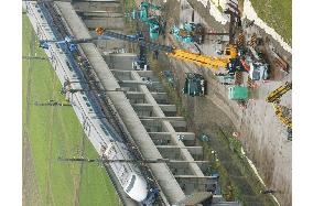 (15)Niigata quake victims weary, worried of more damage