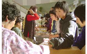 (6)Girl buried in Niigata quake found dead, death toll rises to 34