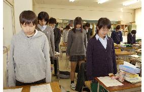 (2)Classes partially resume at schools in quake-hit Niigata
