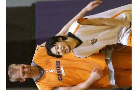(3)Tabuse makes Suns roster, Japan's first NBA player