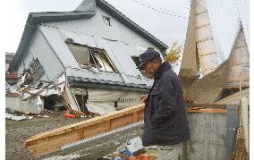 (2)Scenes from quake-hit Niigata Pref.