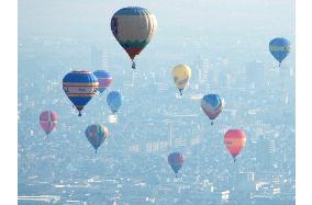 (1)Colorful balloons fly over Saga