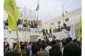 (3)People in Gaza mourn Arafat's death