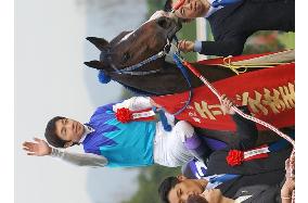(2) Admire Groove wins 2nd straight Queen Elizabeth Cup