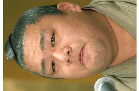 (2)Ozeki Musoyama retires from sumo